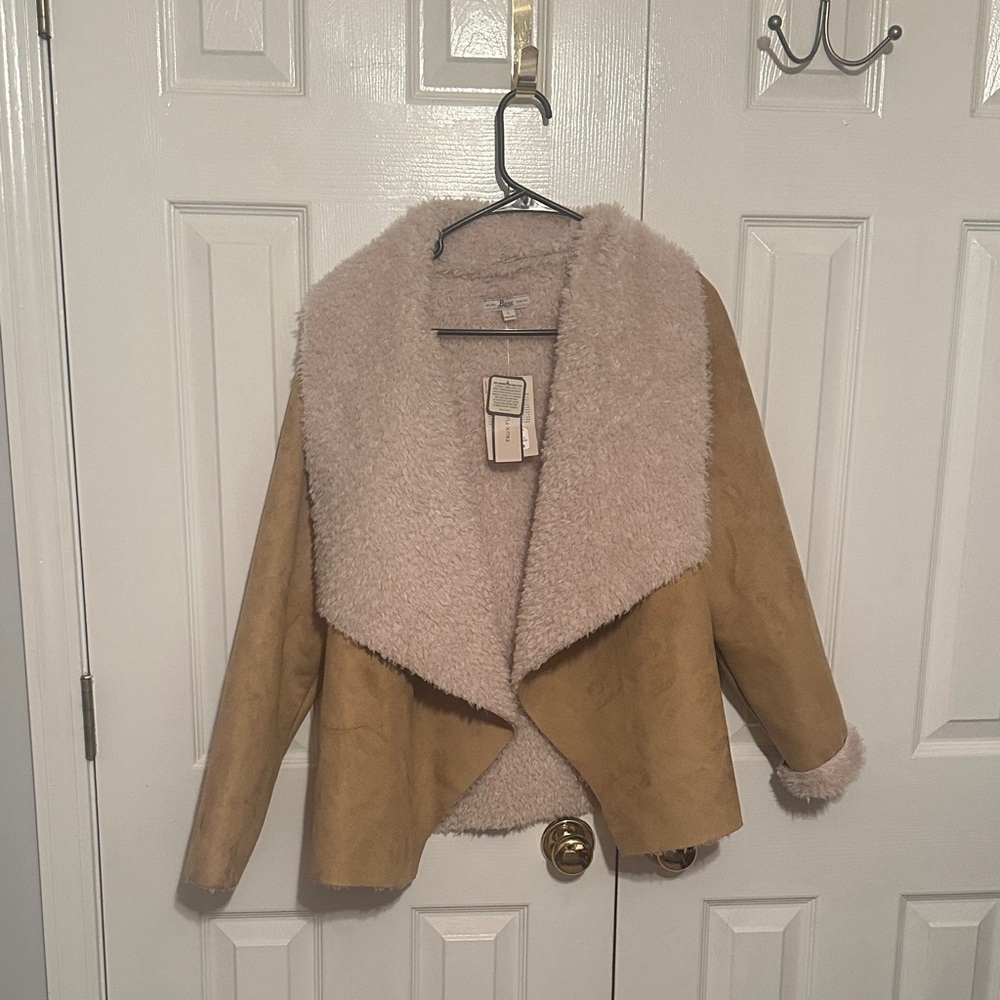 Bass Women's Cozy Tan and Cream Teddy Jacket